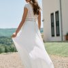 Svadobné šaty jednoduché čipkované - jemné, rafinované a neskutočne ženské zároveň - také sú tieto svadobné šaty, v ktorých určite zažiarite!