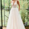 Prekrásne čipkované svadobné šaty Elizabeth Passion, v ktorých sa budete cítiť ako princezná nájdete v našej novej kolekcii svadobných šiat na prenájom a predaj.