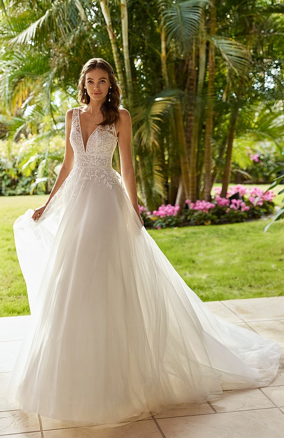 Svadobné šaty HERA - ľahké ako obláčik, zdobené nádhernou čipkou, z Vás spravia nezabudnuteľne krásnu nevestu!