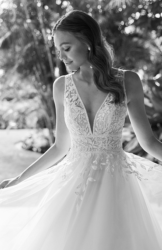 Svadobné šaty HERA - ľahké ako obláčik, zdobené nádhernou čipkou, z Vás spravia nezabudnuteľne krásnu nevestu!