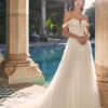 Hľadáte svadobné šaty v ktorých zažiarite? Svadobné šaty španielskej značky Adriana Alier sú tie pravé pre vás!