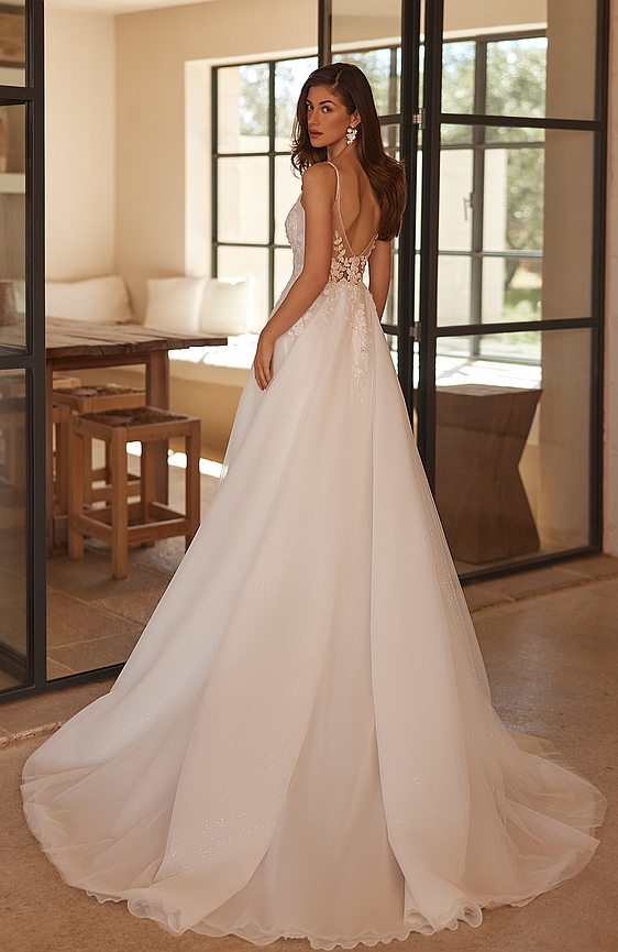 Svadobné šaty 5640 s tenkými ramienkami a tylovou sukňou čipkované