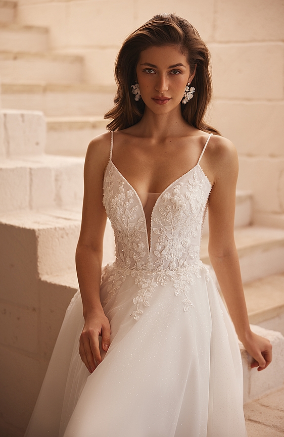 Svadobné šaty 5640 s tenkými ramienkami a tylovou sukňou čipkované