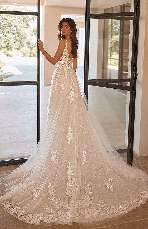 Svadobné šaty 5642 čipkované s tenkými ramienkami