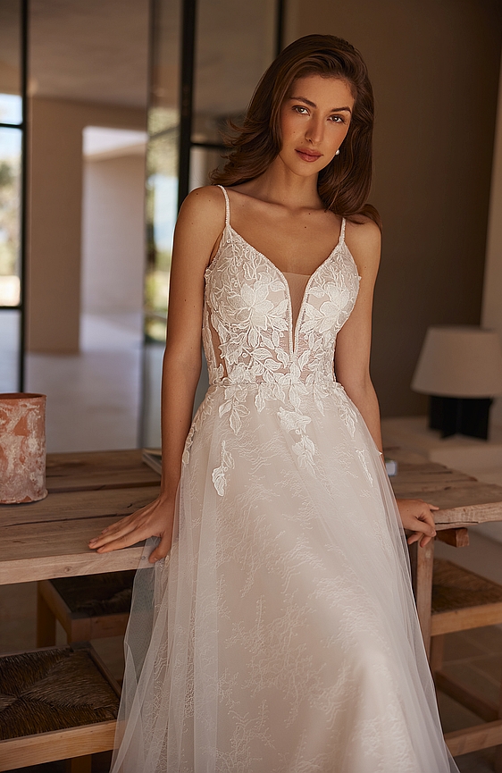 Svadobné šaty 5642 čipkované s tenkými ramienkami