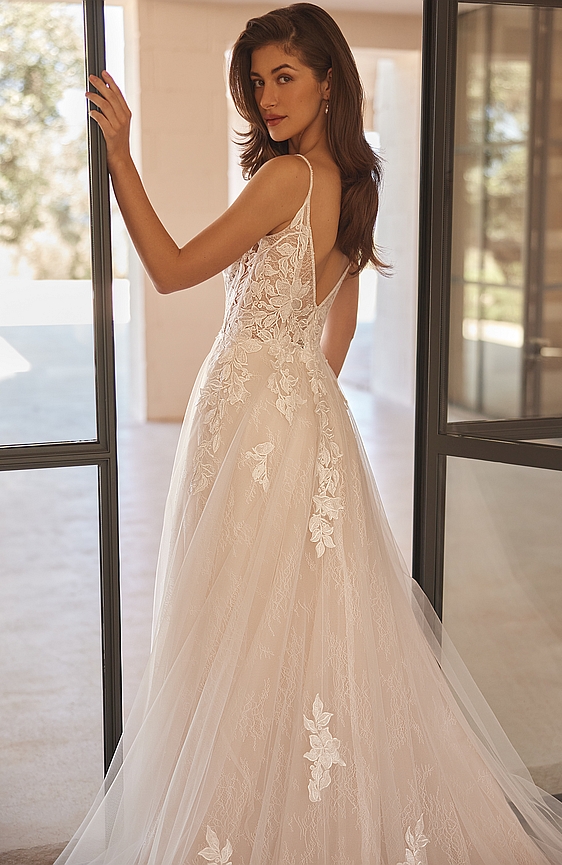 Svadobné šaty 5642 čipkované s tenkými ramienkami